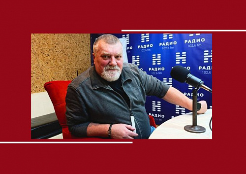 Режиссёр Борис Лагода рассказал на «Радио Н» о работе над спектаклем «Десять негритят»